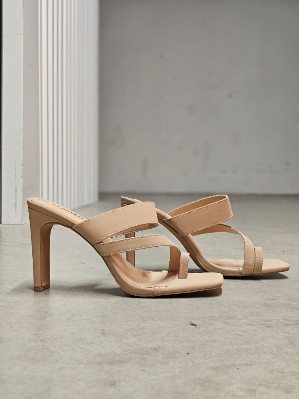 Strappy Nude Heeled Mules With Toe Ring Design Square Toe & Block Heel Womens St